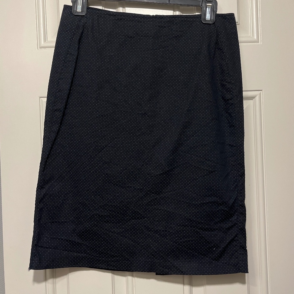 Stretchy pencil skirt with tiny dotted pattern